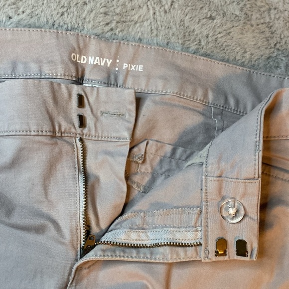 Old Navy Light Gray Pixie Chino Crop Mid Rise Size 10 - Picture 4 of 5